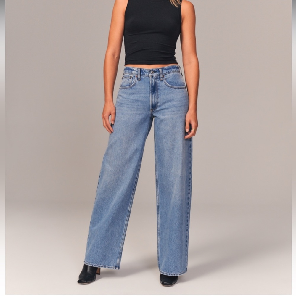 Abercrombie & Fitch Mid Rise Wide Leg Jeans